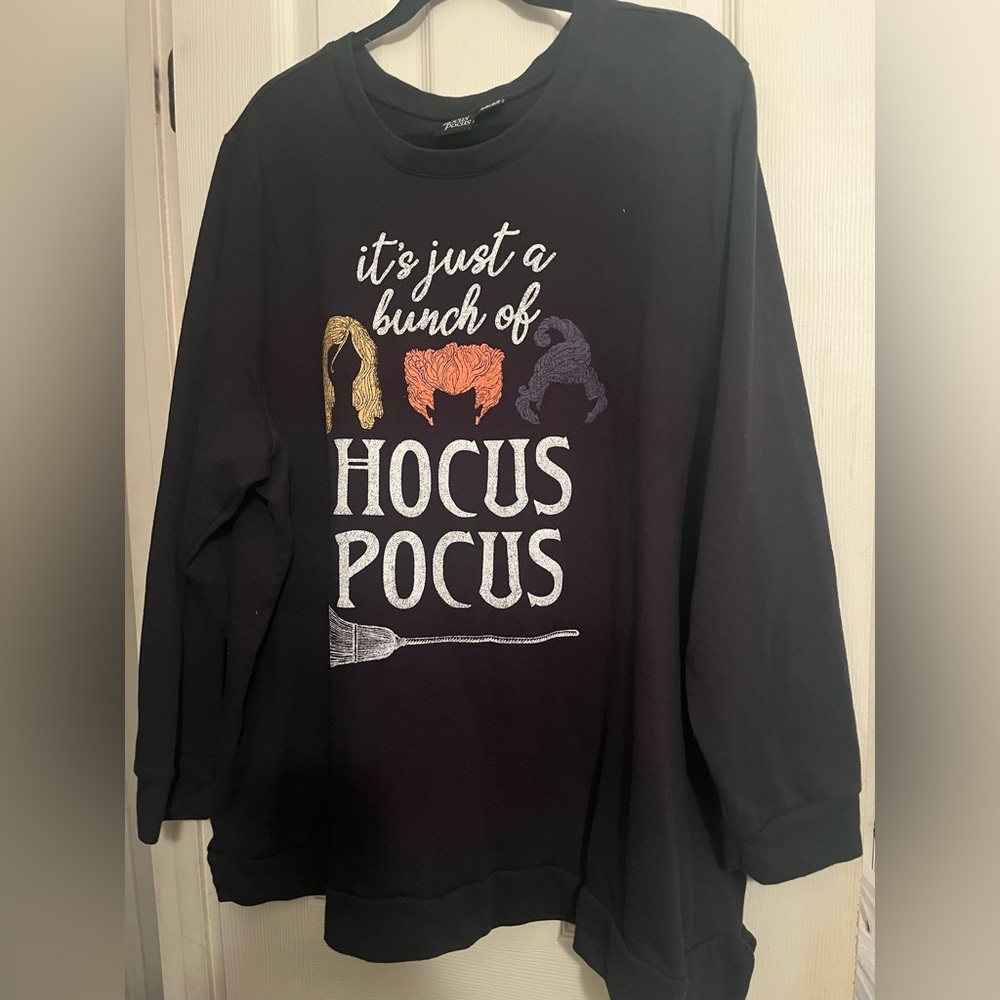 26/28 Black Hocus Pocus Graphic Sweatshirt